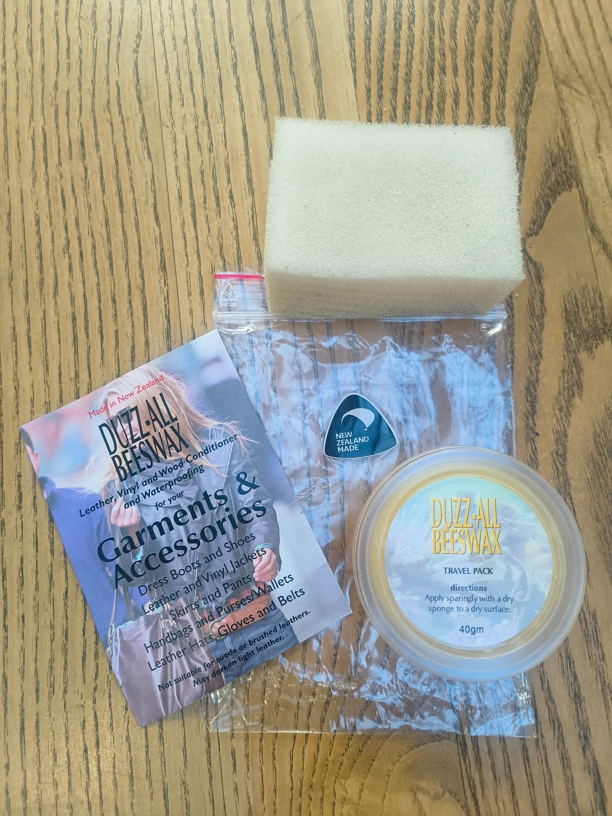 Cleaning solution for genuine leather and leather-look materials. Suitable for napa shoes, vegan leather bags, and upholstery